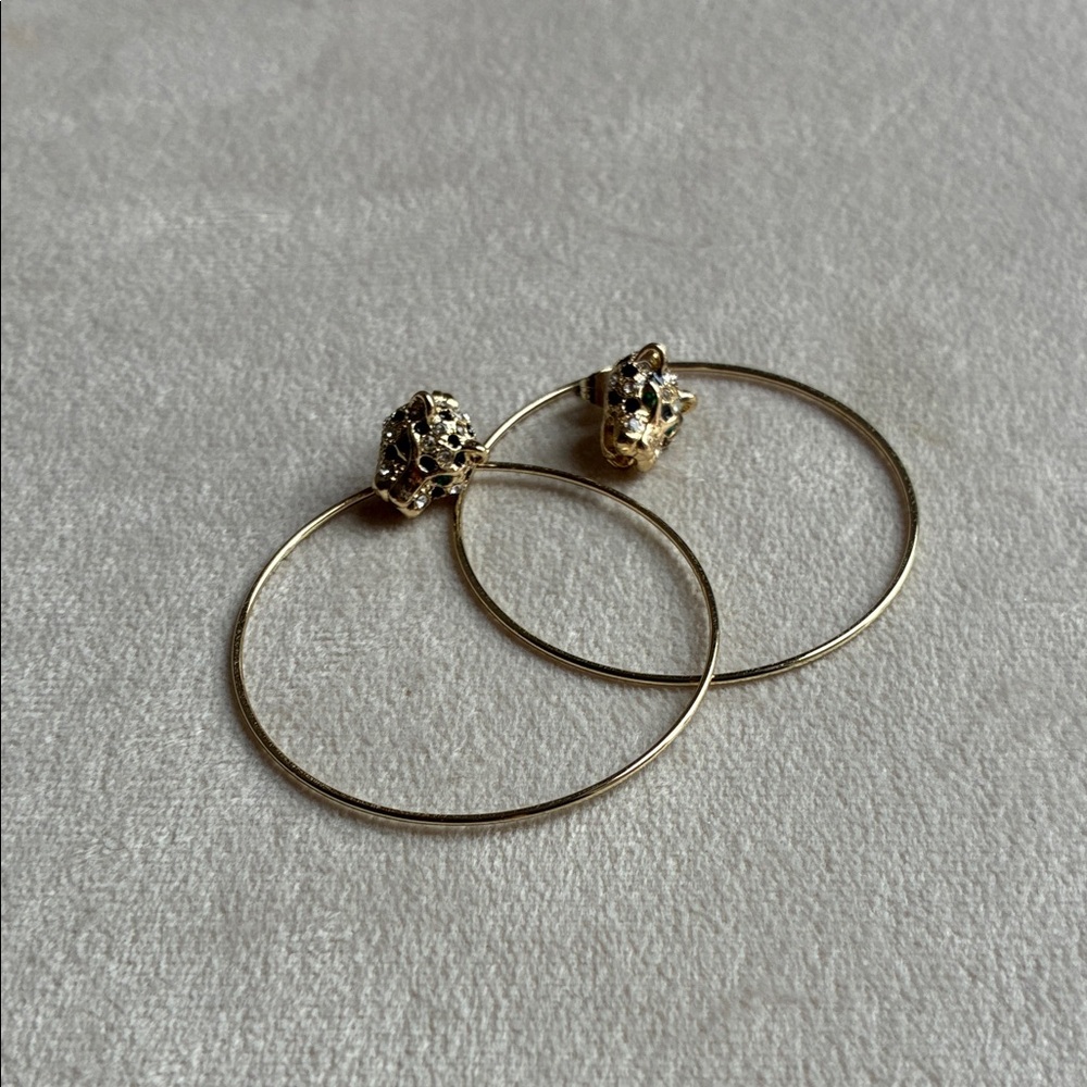 Chic Gold Hoop Earrings with Textured Accents